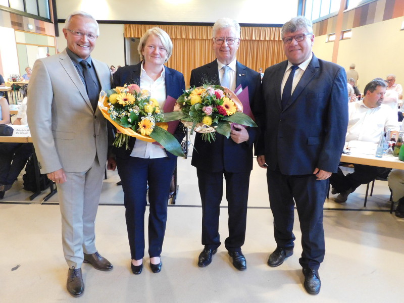 An der Kreisspitze bleibt alles beim Alten: Achim Hallerbach stehen nach wie vor Birgit Haas und Werner Wittlich (beide ehrenamtlich) sowie Michael Mahlert (hauptamtlich) als Beigeordnete zur Seite. Fotos: wear