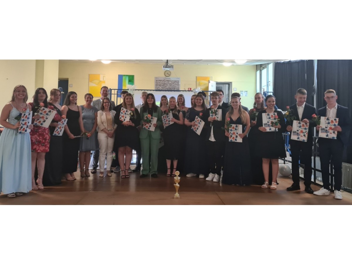 Robert-Koch Schule Linz am Rhein entlsst feierlich Fachhochschulreife-Absolventen