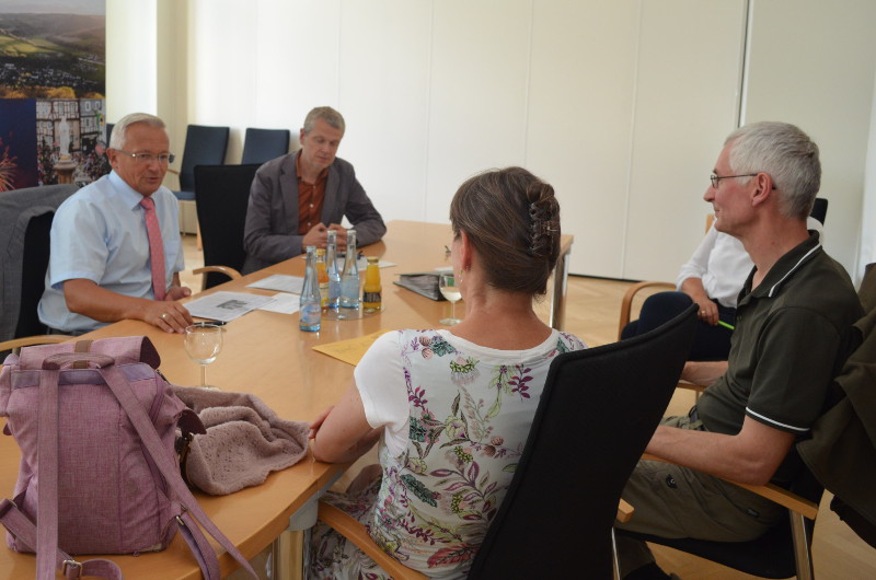 Seit Januar bietet Landrat Hallerbach eine regelmige Sprechstunde an. Foto: KV Neuwied