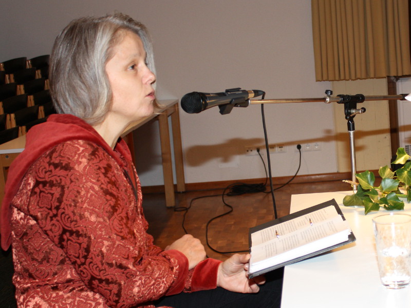 Im Evangelischen Gemeindehaus der Friedenskirchengemeinde stellte Sylvia Cordie verschiedene Mrchen vor. Foto: Privat    
