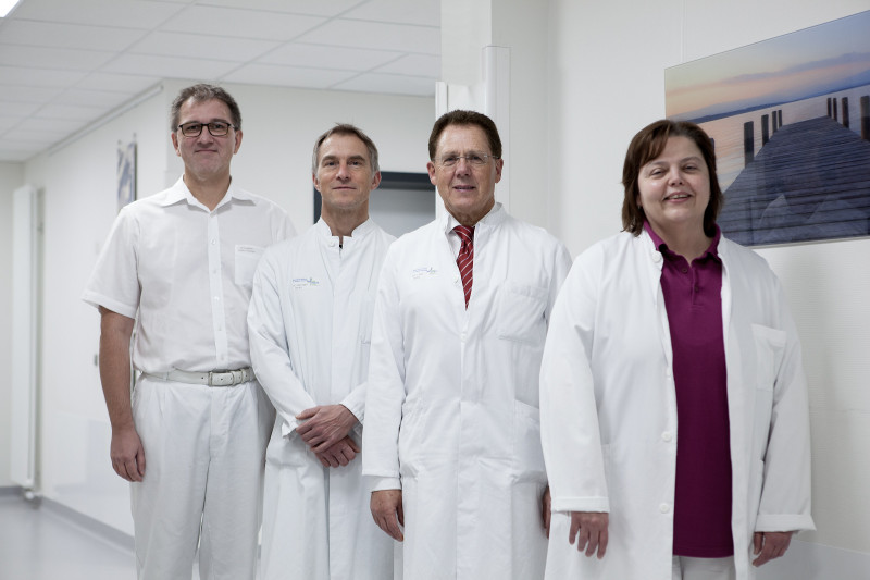 Freuen sich ber die Zertifizierung des Gefzentrums Rhein-Wied am Marienhaus Klinikum St. Elisabeth Neuwied: Dr. Gtz Lutterbey, Dr. Thomas Schoenijahn, Dr. Franz-Josef Theis und Dr. Ute Schller (von links). Foto Privat