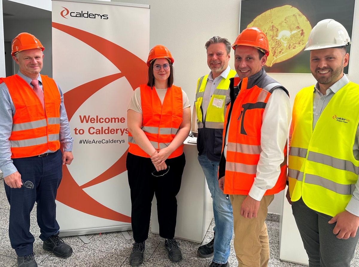 Oberbrgermeister Jan Einig und Wirtschaftsfrdererin Alexandra Rnz zu Besuch bei Calderys (Fotos: Ulf Steffenfauseweh/Stadtverwaltung Neuwied)