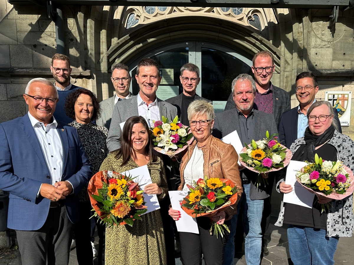 155 Jahre im Dienst des Landkreises: Landrat Achim Hallerbach gratuliert Jubilaren