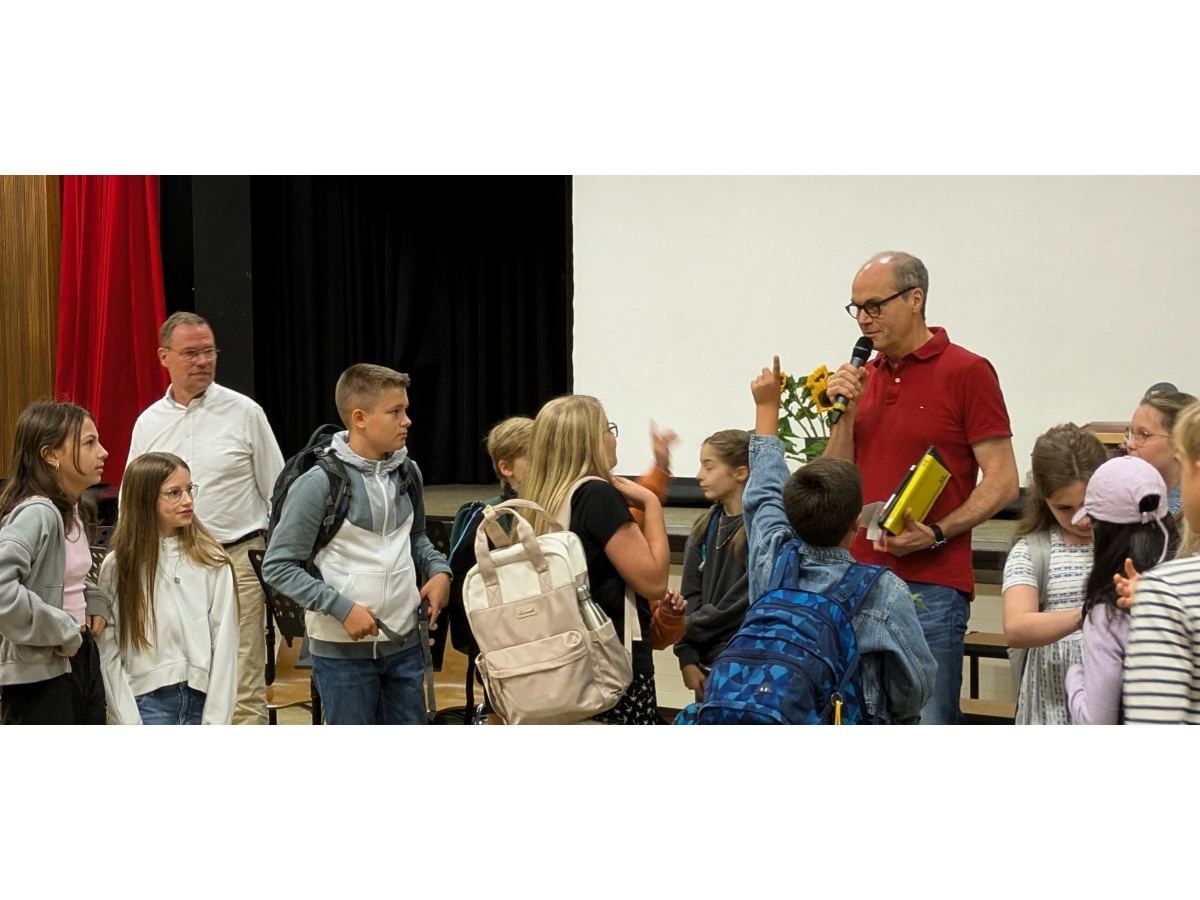 Einschulung am Werner-Heisenberg-Gymnasiums: Die neuen Fnftklssler mit neuer Leitung