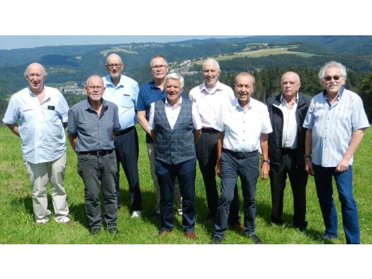 Die Brcke Jonge: Ralf Ueberall, Wolfgang Herdler, Wolfgang Morsbach, Michael Siegel, Heinz Middeke, Horst Krupp, Wilfried Prangenberg, Gnter Prangenberg und Erich Nagel im Jubilumsjahr 2024. (Foto: Ralf Ueberall)