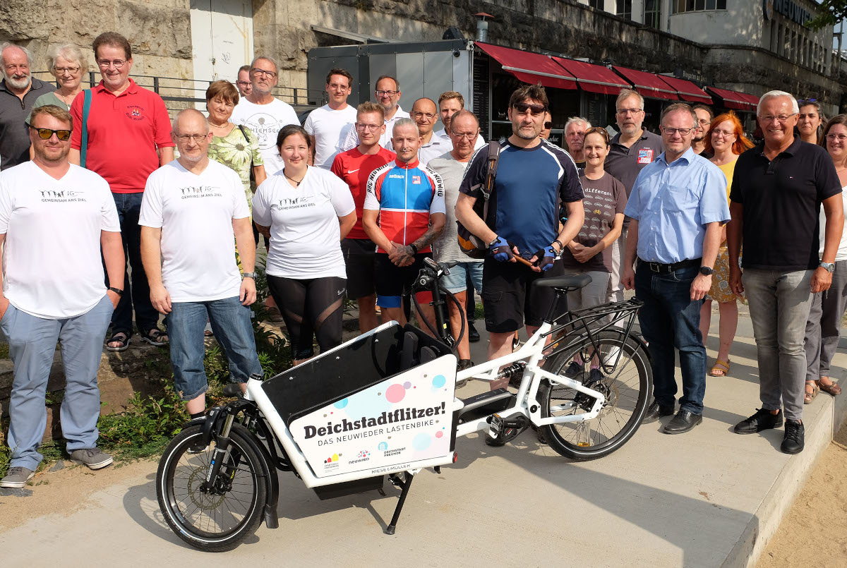 Landrat Achim Hallerbach und Oberbrgermeister Jan Einig zeichneten die Gewinner des diesjhrigen Stadtradelns aus. (Foto: Kreis Neuwied)