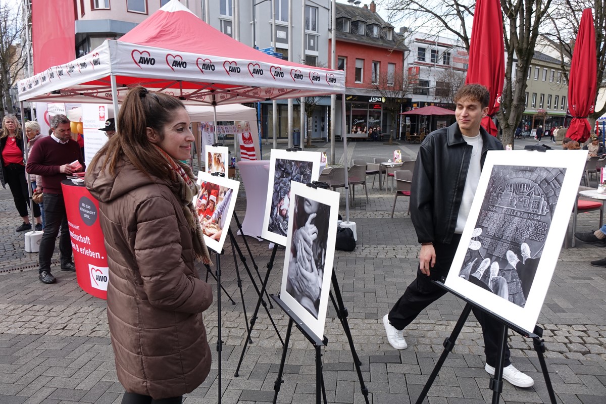 Im Mehrgenerationenhaus und auf dem Luisenplatz fiel der Startschuss fr die Veranstaltungen rund um die "Internationalen Wochen gegen Rassismus". (Fotos: Jrgen Grab) 