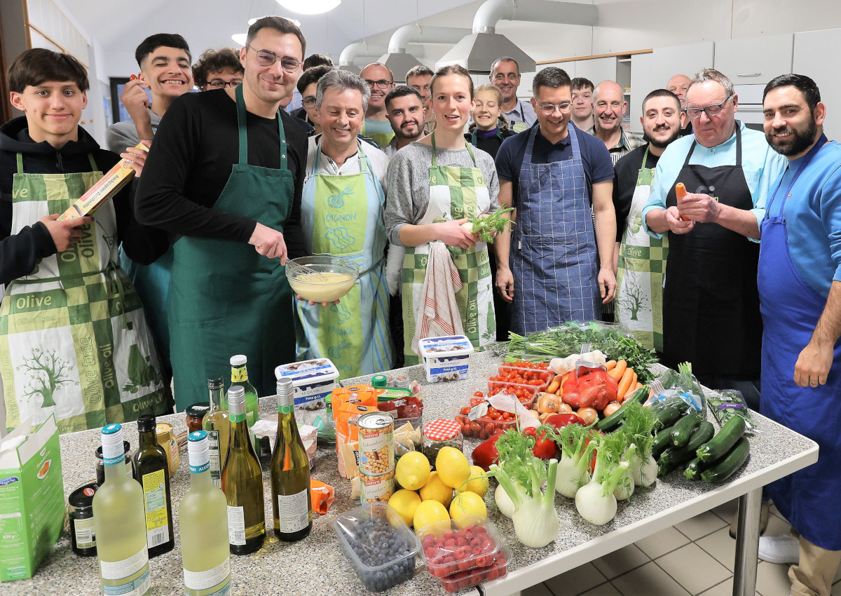 Fuball-Schiedsrichter zeigen sich beim Fitness-Kochen von einer ganz anderen Seite. (Foto: Privat) 