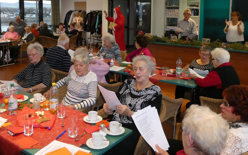 Senioren sind zum Adventskaffee eingeladen