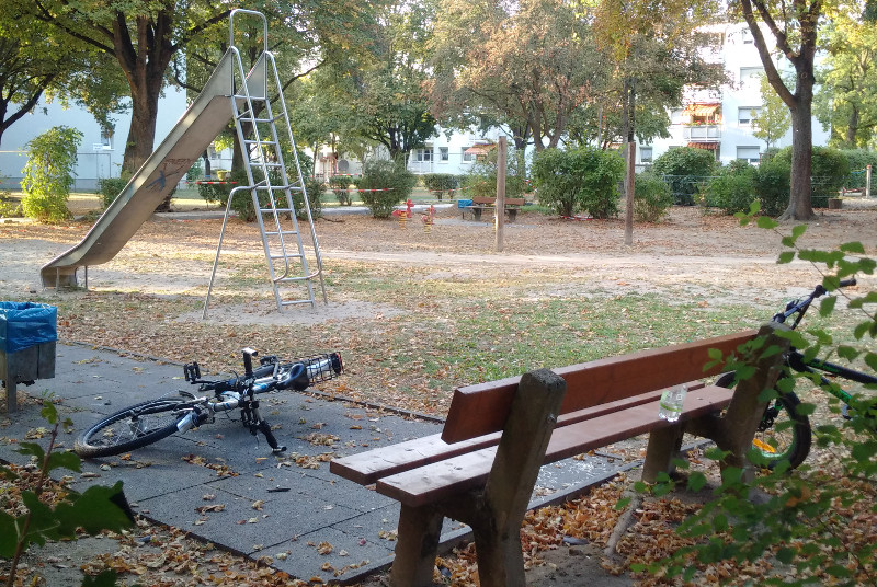 Der Spielplatz am Ulmenweg ist in traurigem Zustand. Foto: Privat