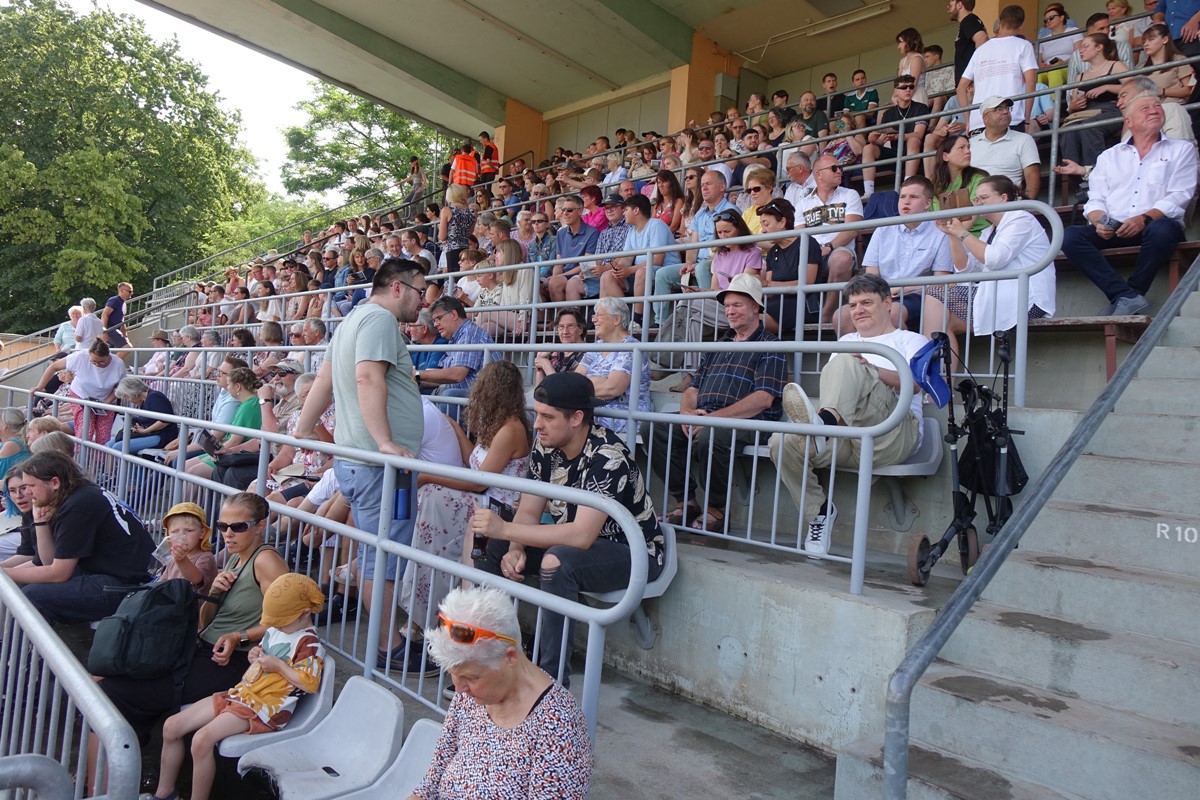 Neuwied: Stadion-Gottesdienst der Freien Christlichen Gemeinden hatte mehr als 2000 Besucher