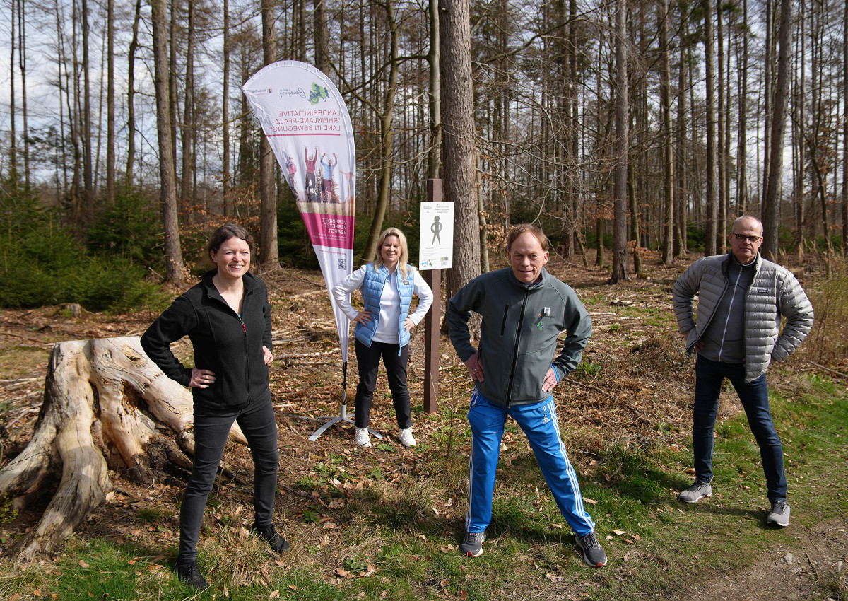 Direkt in Bewegung (von links): Nathalie Schneider und Lena Hver vom Neuwieder Amt fr Stadtmarketing mit Stefan Puderbach und Jochen Borchert von der Landesinitiative "Land in Bewegung". (Fotos: Stadt Neuwied / Melanie Lange)