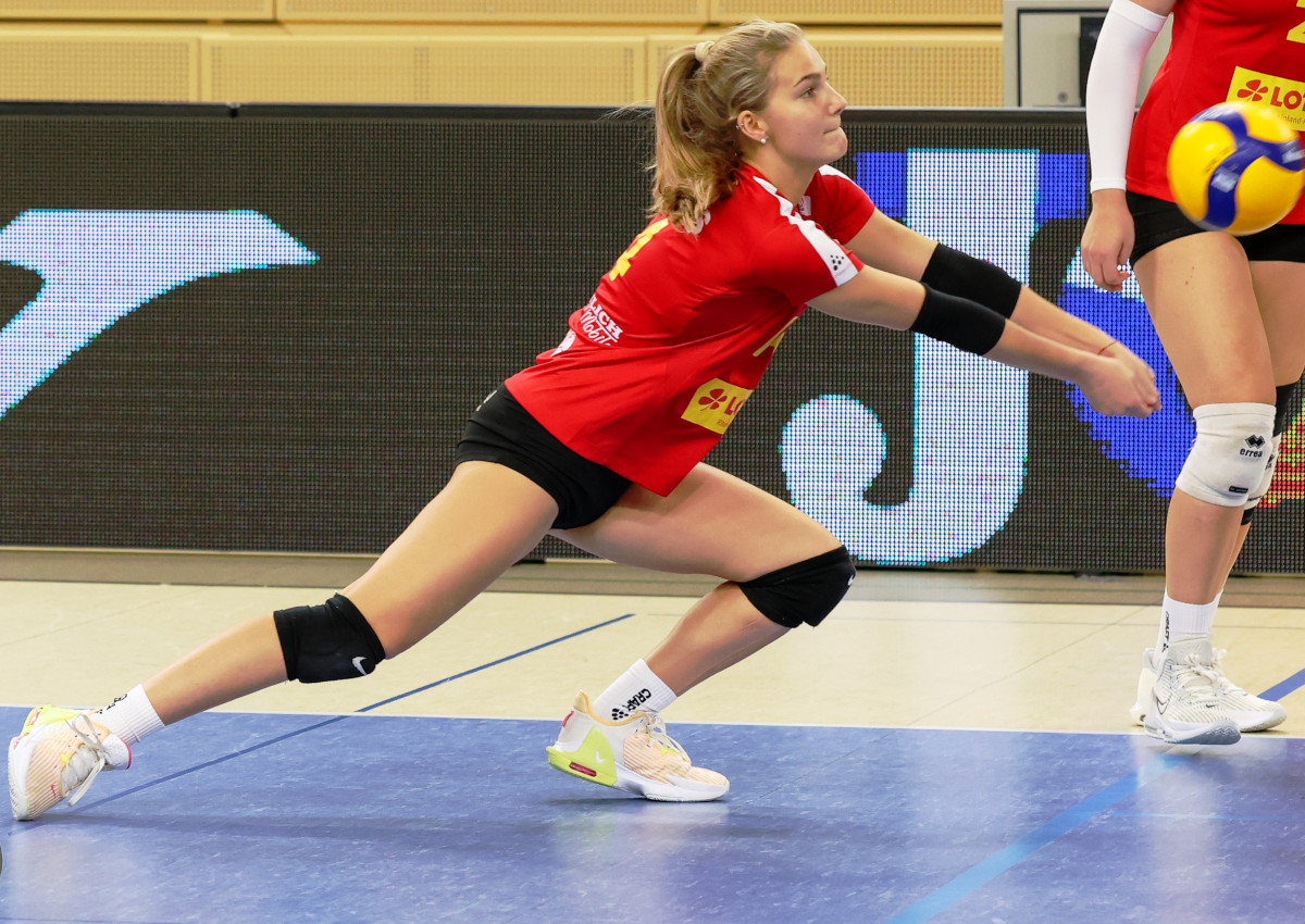 Die 15-jhrige Nachwuchsspielerin Alice Turmovich (SG Mittelrhein), gab gegen den VC Wiesbaden ein freches Debut im Bundesligateam. (Foto: Detlef Gottwald)