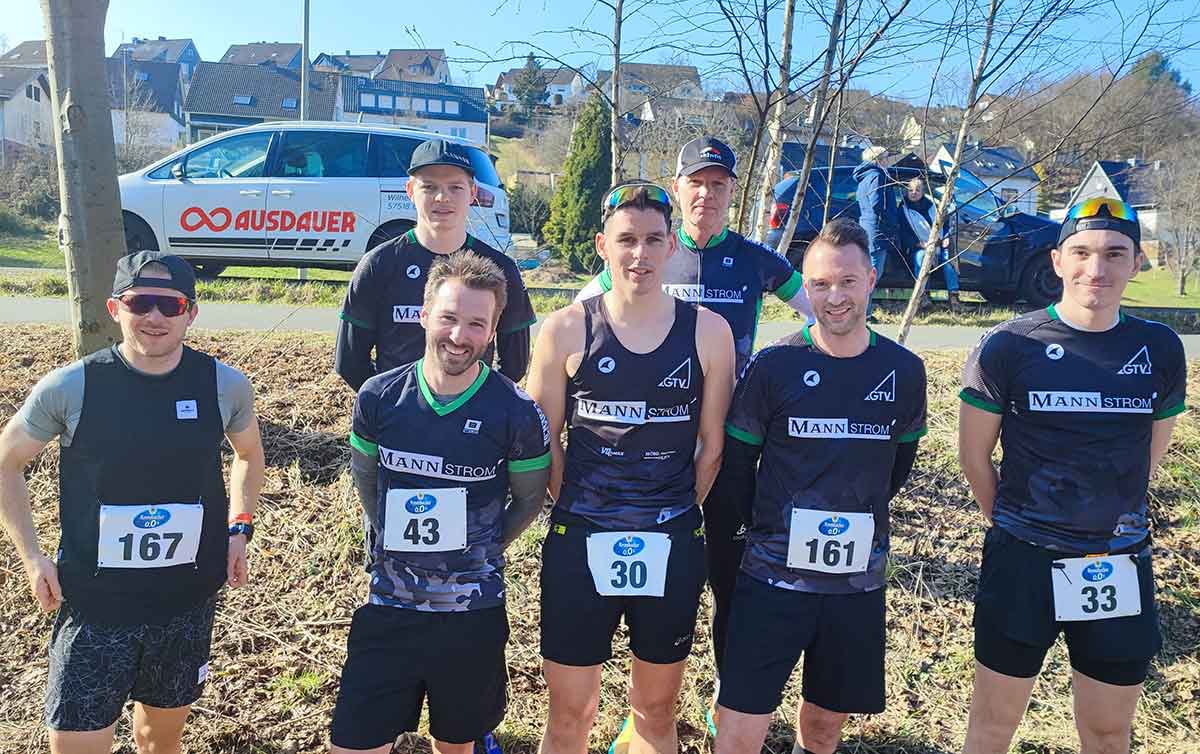 Vordere Reihe: Joshua Scheel, Markus Hoffmann, Christian Geimer, Dennis Pauschert und Marcel Graf. Hintere Reihe: Niklas Schtz und Jrg Schtz. (Foto: Die MANNschaft e. V.)
