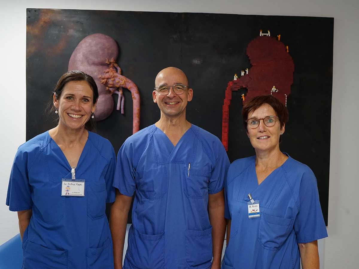 Dr. Patrick Wendlandt widmet sich am 19. Februar von 18 bis 20 Uhr gemeinsam mit seinen Kolleginnen Petra Klein (links) und Antje Hees dem Thema "Damit nichts mehr in die Hose geht." (Foto: DRK Kinderklinik Siegen)