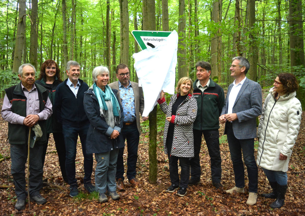 Enthllt: Ministerin Katrin Eder weihte das Naturschutzgebiet Nauberg mit vielen Gsten ein. (Fotos: Wolfgang Rabsch)