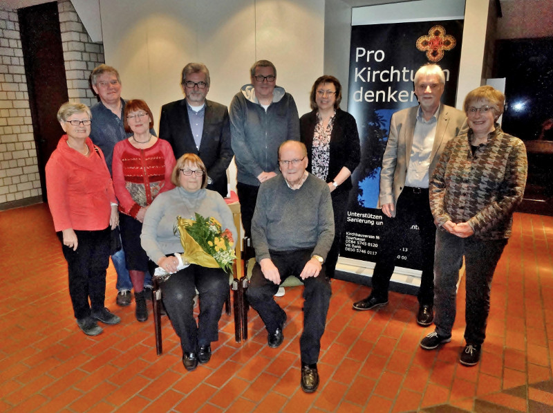 Gruppenbild mit altem und neuem Vorstand des Kirchbauvereins Niederbieber. Foto: Privat