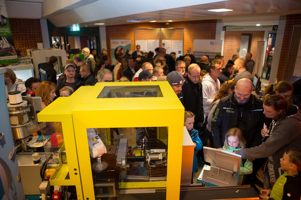 Die "Nacht der Technik" ist ein echter Publikumsmagnet mit mehr als 10.000 Besuchern. (Foto: Foto: Photo-Herzmann)