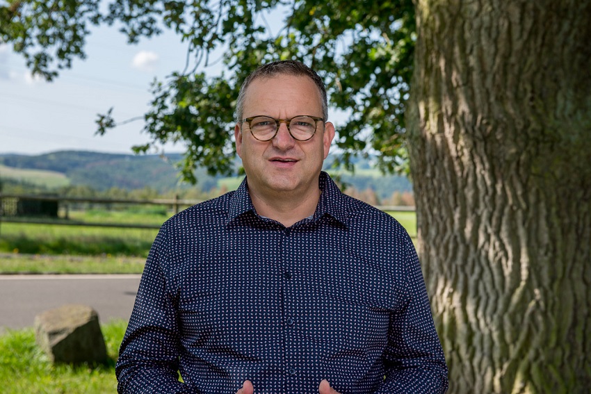 Berno Neuhoff berichtet von seinen ersten Tagen als Brgermeister in Personalunion fr die Verbandsge-meinde und die Stadt Wissen. (Foto Verbandsgemeinde)
 