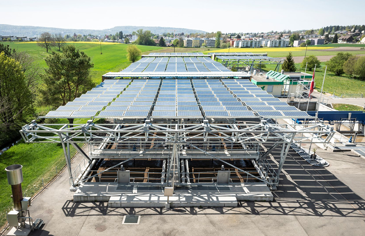 Servicebetriebe Neuwied errichten faltbare Solaranlage