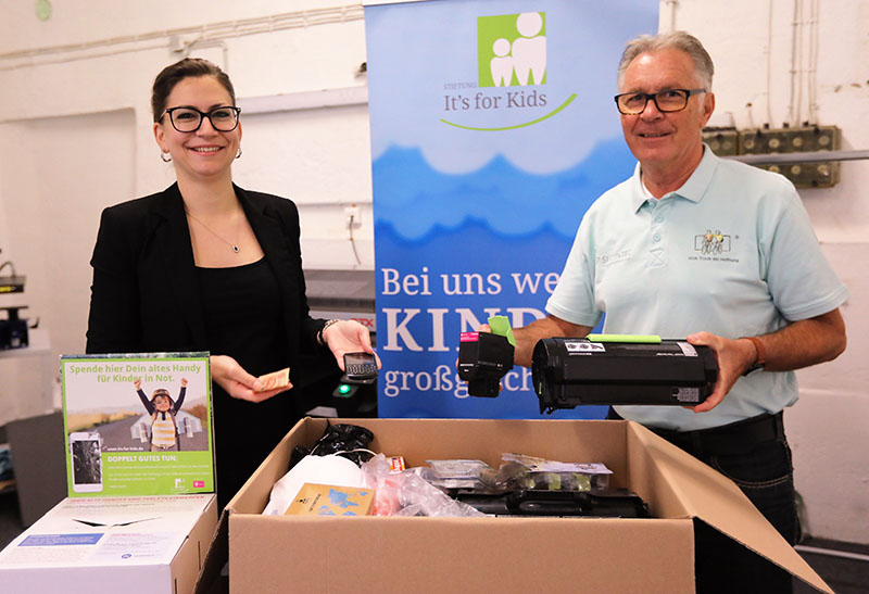 Karolin Krings (Stiftung Its for Kids & Herzwrme GmbH), Jrgen Grnwald (VOR-TOUR der Hoffnung). Foto: privat