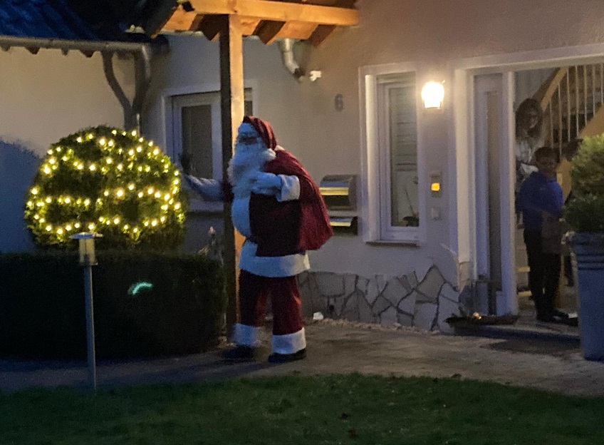 Nikolaus besuchte die Kinder in den Gemeinden Isert und Racksen