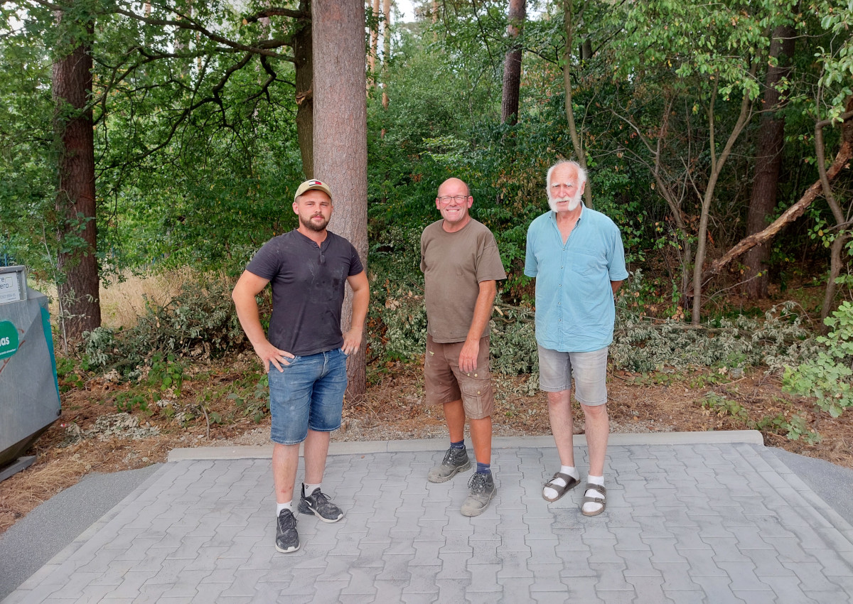 Das Foto zeigt von links Straenbauer Robin Ramseyer, Hermann-Josef Thar und Hans Werner Abt. (Foto: Privat)