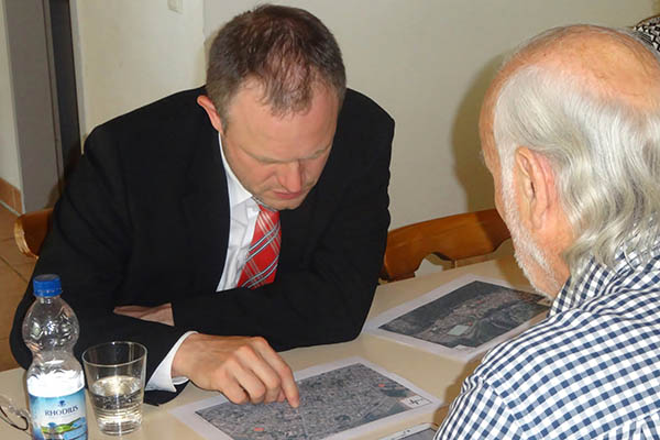 Jan Einig im Brgergesprch. Foto: Stadt Neuwied