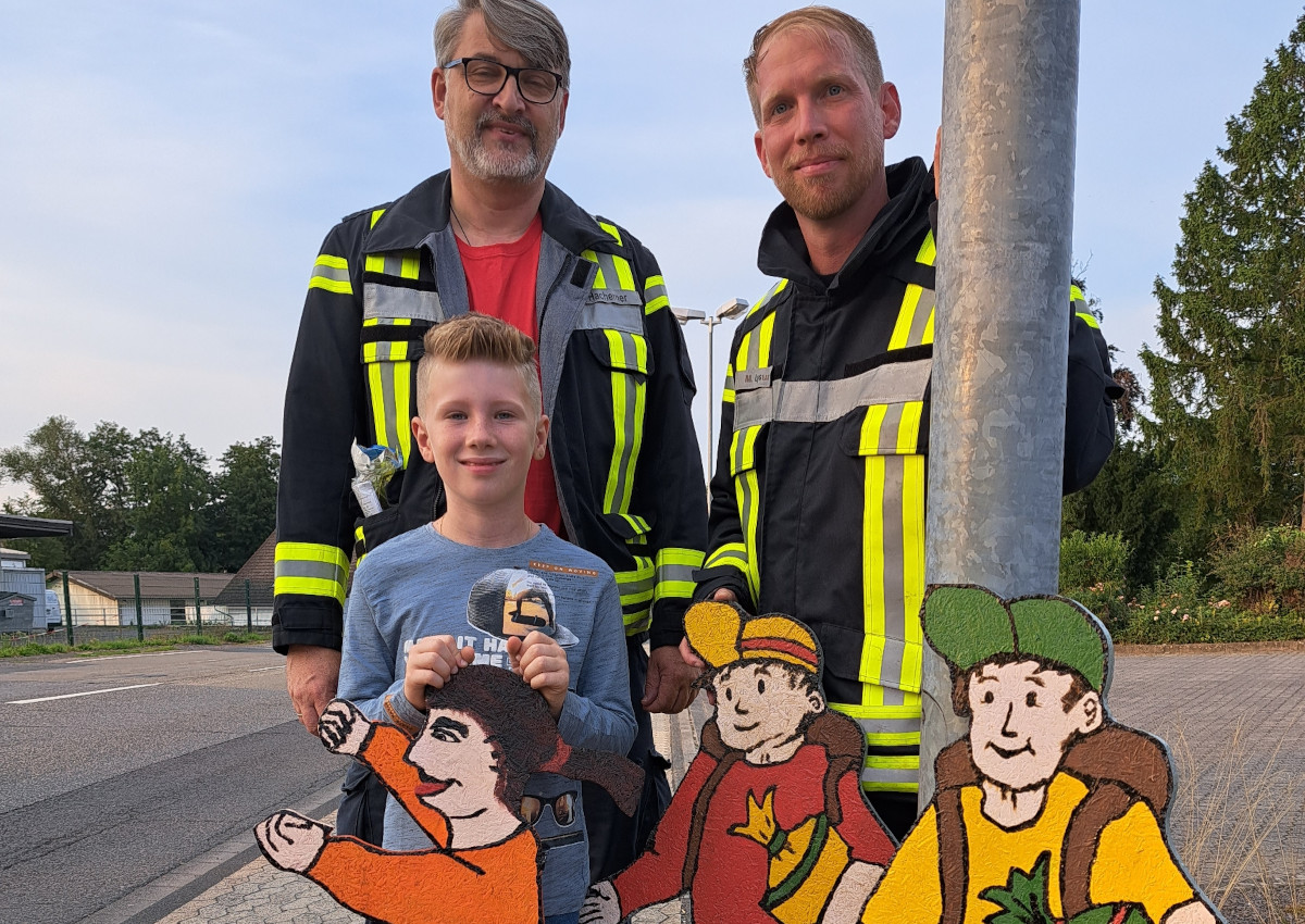 An der Hauptverkehrsstrae in Oberbieber werben freundliche Kinder-Figuren fr vorsichtiges Fahren. (Foto: Privat)