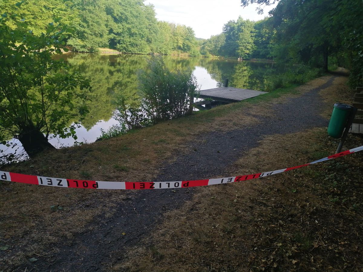 Oberirsen: Babyleiche am Montagabend im Weiher gefunden (Update)
