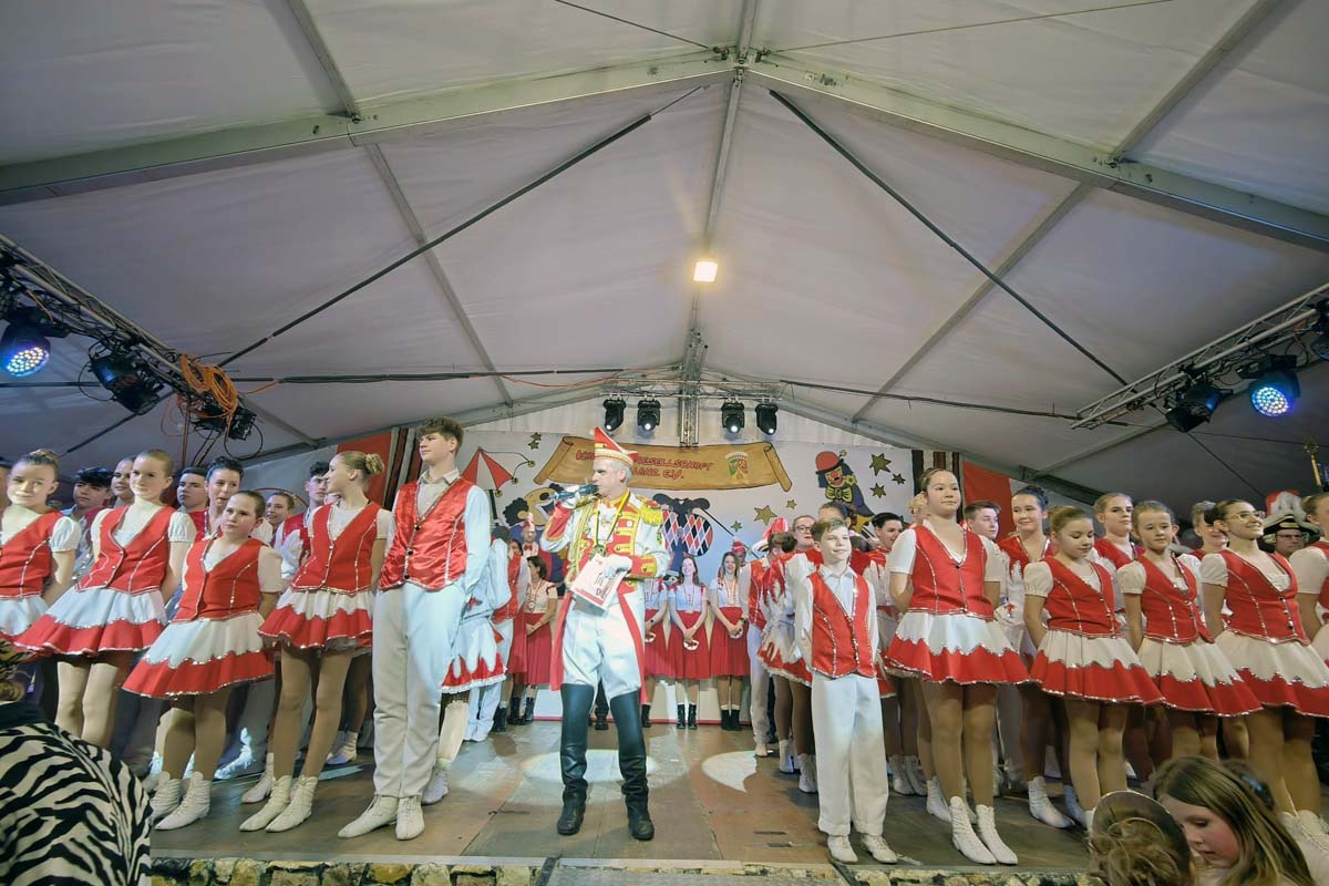 Karneval in Oberlahr: Kostmsitzung ist ein Fest der Freude und Tradition