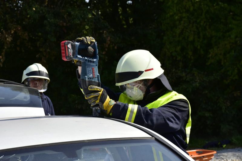 Feuerwehrtraining ist auch ohne Feuer eine schweitreibende Ttigkeit. Fotos: privat