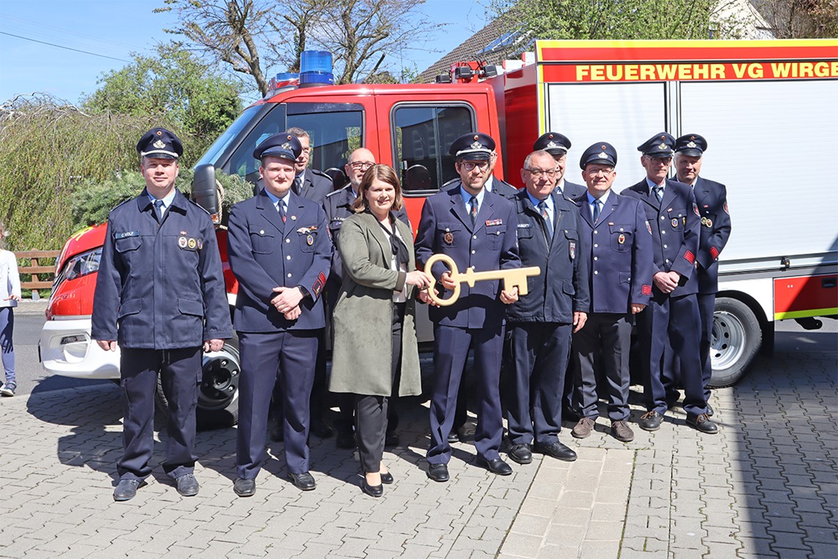 tzinger Feuerwehr erhlt neues Feuerwehrfahrzeug