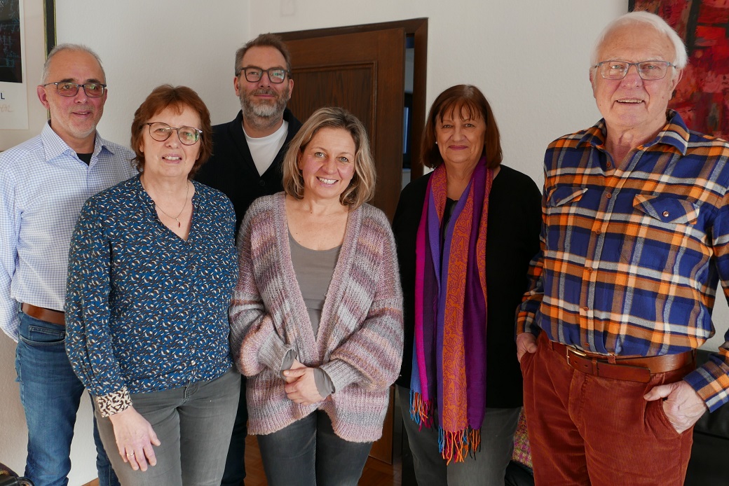 v.r.n.l. Gerhard Neumann, Brigitte Neumann, Eva Pindor mit den Mitgliedern Daniel Schmitt, Jutta Heidgen-Klaassen und dem Vorsitzendem Wolfgang Hardt (Foto: Anna-Lena Keller)