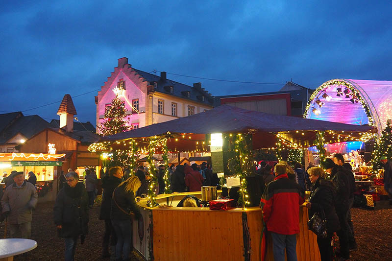 Der Glhweincontest bereichert den stimmungsvollen Bendorfer Weihnachtsmarkt. Foto: Stadt Bendorf