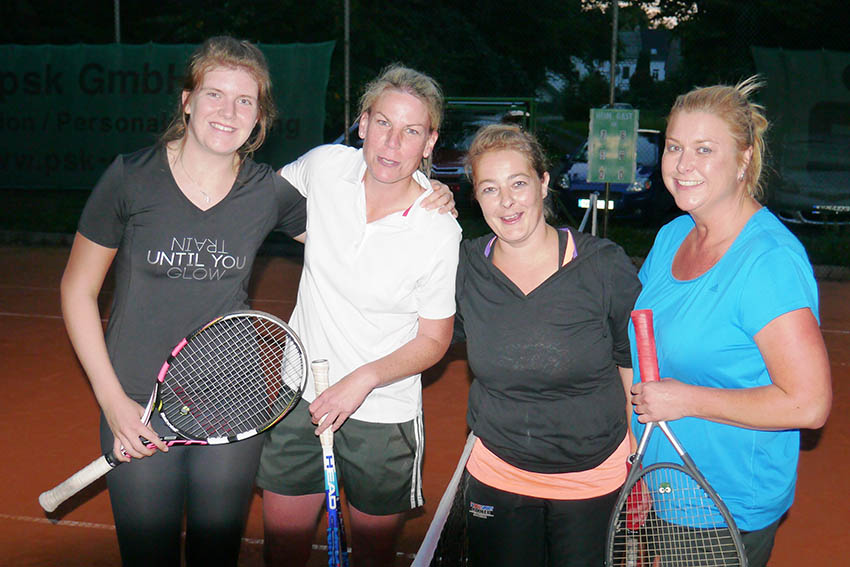 Damendoppel v.l.n.r.: Jil Dreidoppel, Jenny Maasch, Michaela Schr, Sabine Rber. Fotos: Dietrich Rockenfeller/ TC Steimel