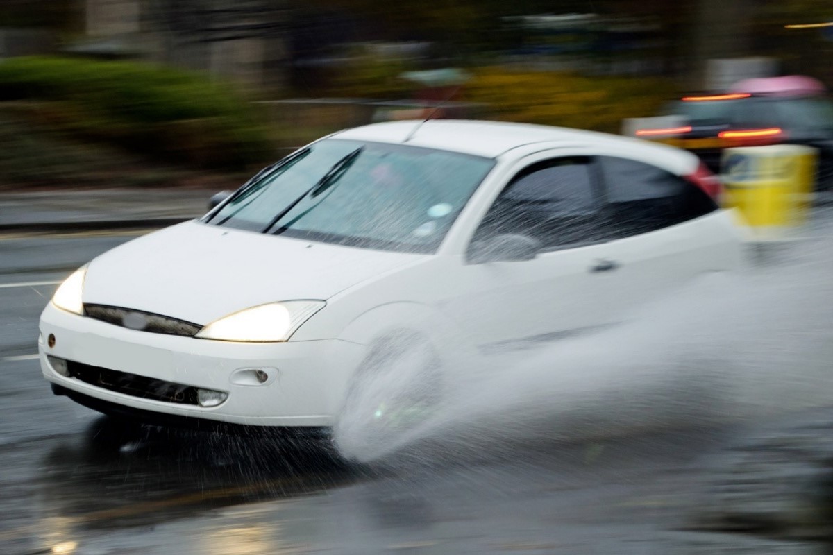 Starkregen und Aquaplaning lsen zwei fast zeitgleiche Unflle auf der A 3 aus