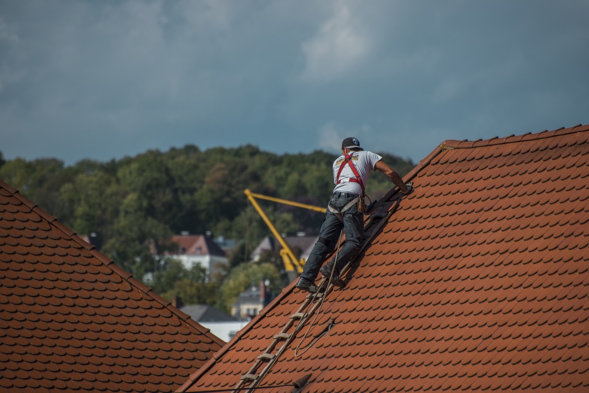 Hitzefrei bei Extremwetter: Keine leeren Lohntten fr Dachdecker im Kreis Neuwied