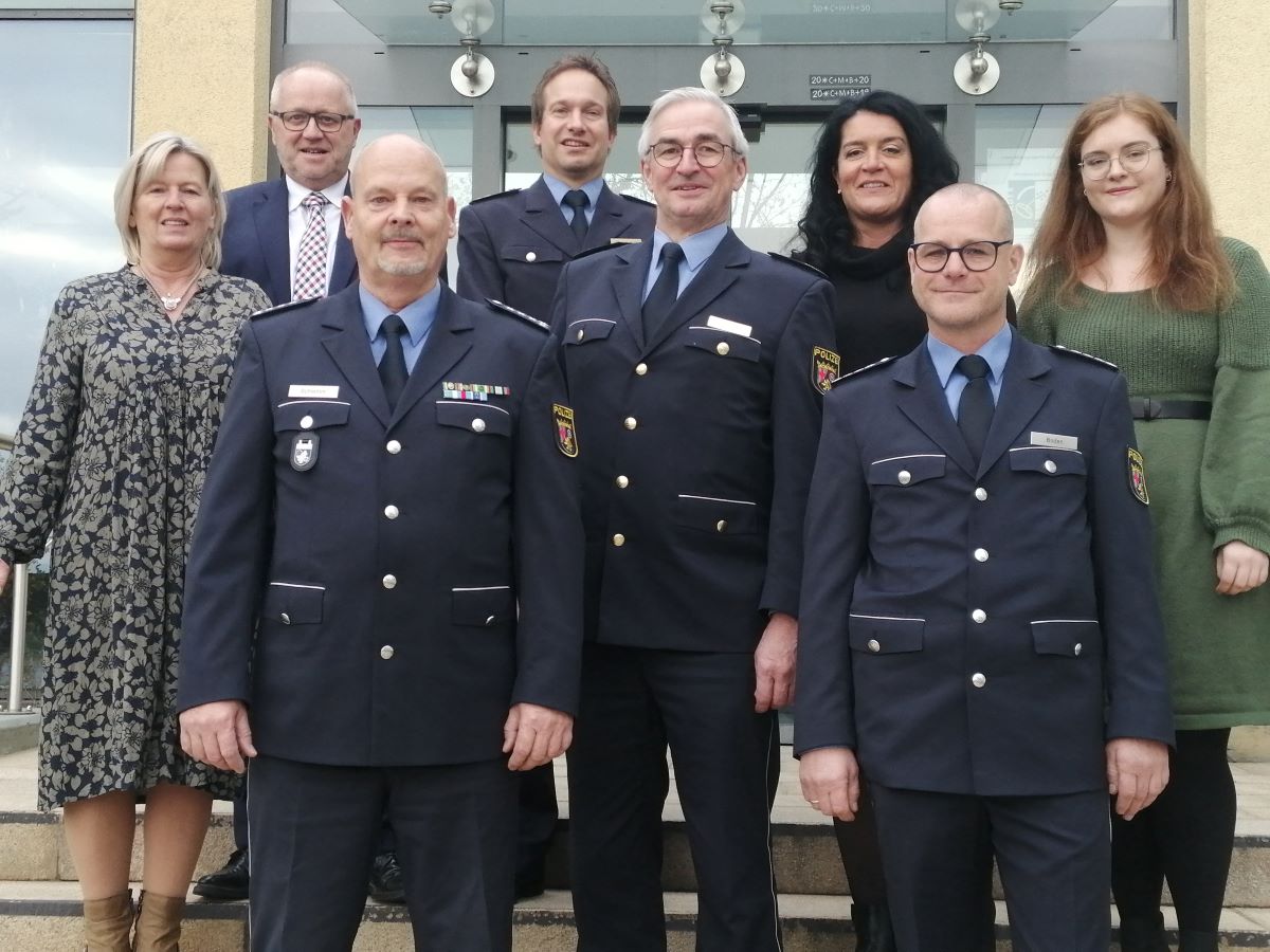 Gruppenbild zum Abschied und zum Neueinstieg (hinten von links): Silke Schlemm, Dr. Peter Enders, Matthias Pselt, Brigitte und Lara Boden; vorne von links: Hans-Christian Schlemm, Jrgen Ss und Frank Boden. (Foto: vh) 