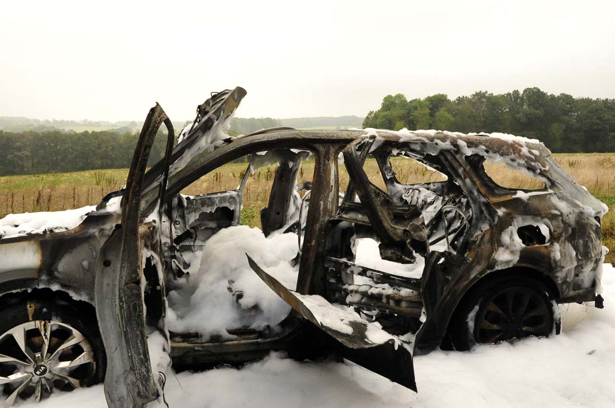 PKW brannte in der Nhe von Schrdt: Aufwndiger Einsatz der Feuerwehren