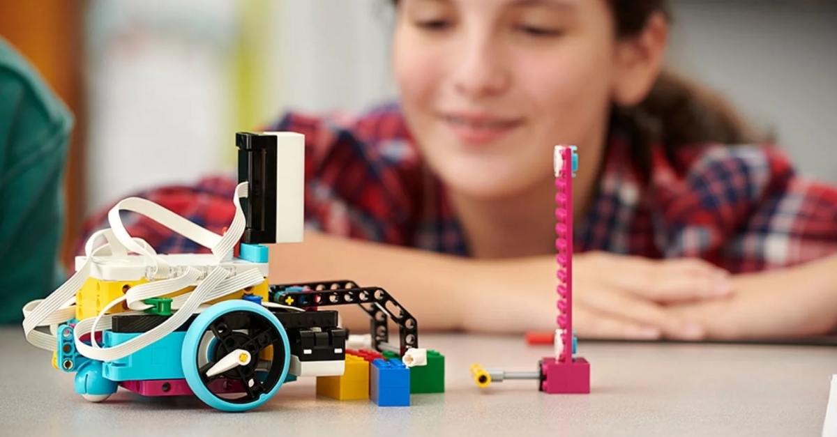 Roboter bauen und programmieren: Lego-Spike-Workshop in Berod