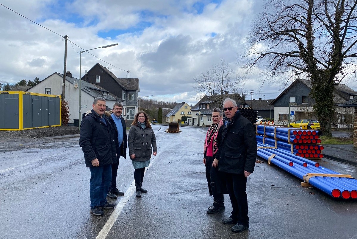 Von links: Albert Hsch, Vorsitzender der CDU-Kreistagsfraktion Dr. Josef Rosenbauer, Jessica Weller, Kerstin Himmrich, Josef-Georg Solbach. (Foto: privat)