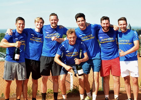 Die erste Herrenmannschaft der ASG Altenkirchen ist nach einem hart umkmpften Sieg in die Rheinlandliga aufgestiegen (v.l.n.r. Bastian Stawitzki, Tim Bla Bauer, Bjrn
Bender, Felix Dber, Julian Krauskopf, Yannick Stockschlder, Andrej Schalk) (Foto: ASG Altenkirchen)