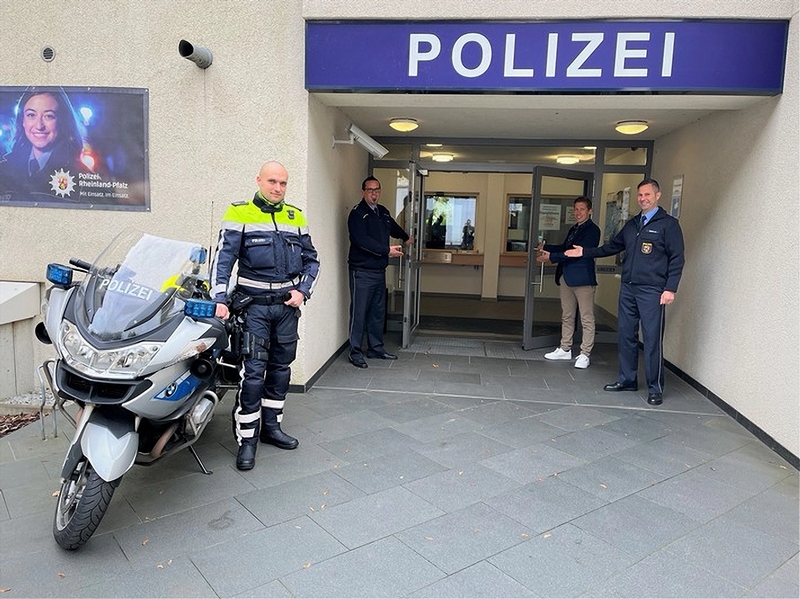 Leiter PI Betzdorf: EPHK Marcus Franke Leiter KI Betzdorf: Polizeirat Markus Sander Stellvertreter PI Betzdorf: PHK Mario Sedello Motorradfahrer: POK Jan Hansonis
(Foto: PM)