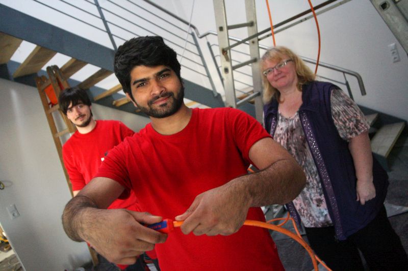 Der junge Pakistani hat es geschafft und nach einem erfolgreich absolvierten EQJ eine Lehre als Elektriker in einem heimischen Handwerksunternehmen begonnen. Foto: privat