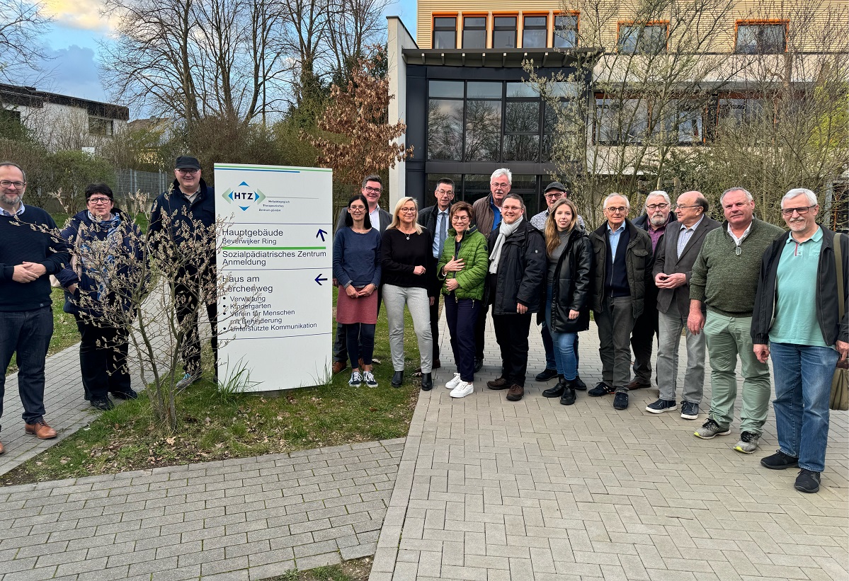 Mitglieder der Papaya-Koalition besuchen den Verein fr Menschen mit Behinderungen. (Foto: Partei)