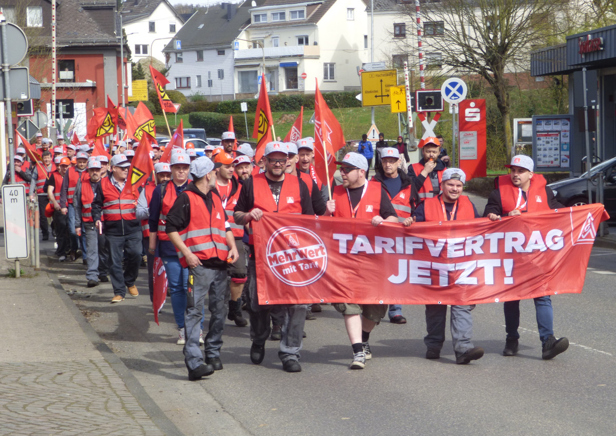 "Back to Tarif!": Warnstreik bei Afflerbach in Puderbach