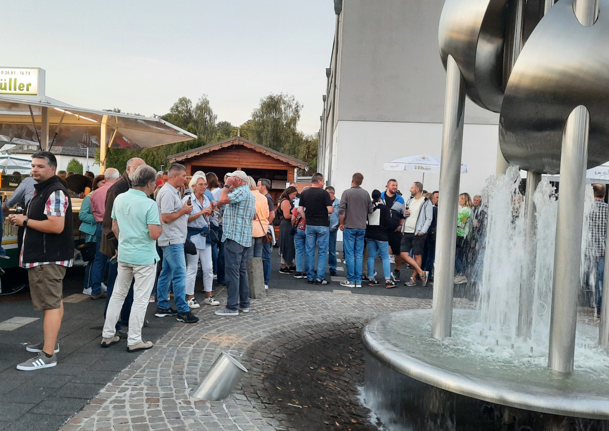 Die Puderbacher konnten endlich wieder entspannt Spa beim Brunnenfest haben. (Foto: Angela Gbler)