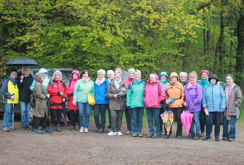 Die Frauen hielt auch Regen nicht von ihrer Wanderung ab. Foto: Privat