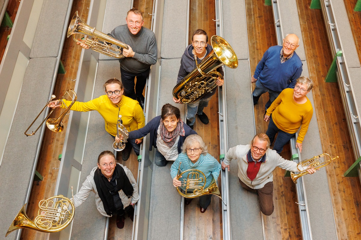 Der Posaunenchor der Evangelischen Kirchengemeinde Hhr-Grenzhausen feiert seinen 40. Geburtstag. Fr dessen ehemaligen Leiter Karl Tippel (oben rechts) und den aktuellen Leiter Frank Schneider (unten rechts) ein schner Anlass fr einen Rckblick auf 40 Jahre Vereinsgeschichte. (Foto: privat)